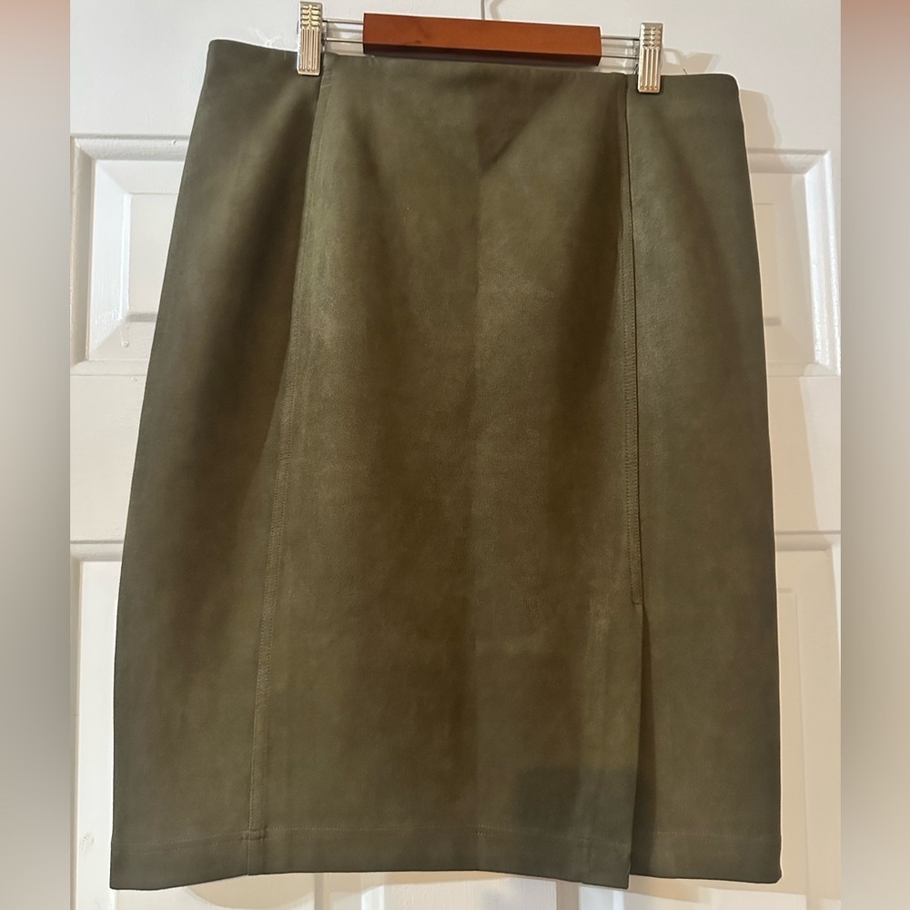 Premise Olive Green‎ Faux Suede Pencil Skirt. Size medium.